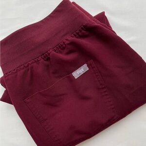 Figs Women’s High Waisted Zamora Jogger Scrub Pants Size M/P Burgundy Red